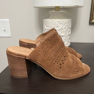 Caslon size 10 peep toe booties